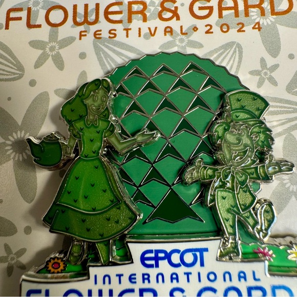This limited release pin features Alice in Wonderland topiary Epcot - Picture 7 of 9